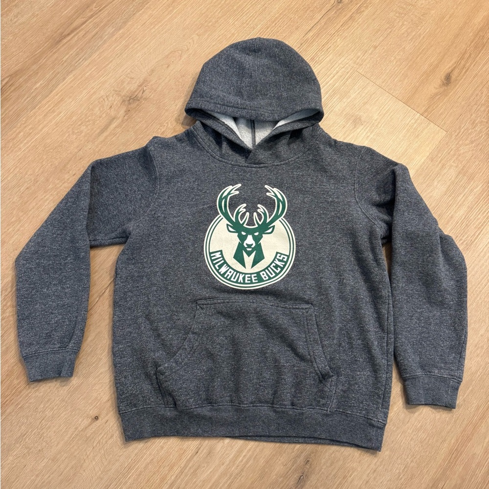 Outerstuff Youth Milwaukee Bucks Primary Logo Performance Hoodie